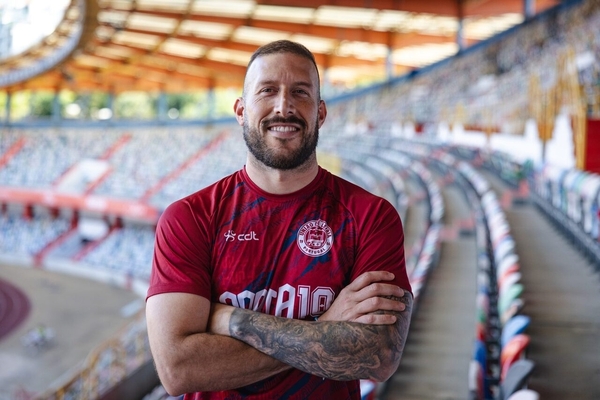Sema Velzquez refuerza la defensa de UD Leiria